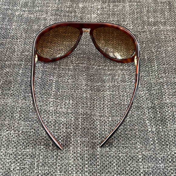 Tom Ford sunglasses, Cameron TF72. Great condition with original case & cloth - Picture 2 of 3